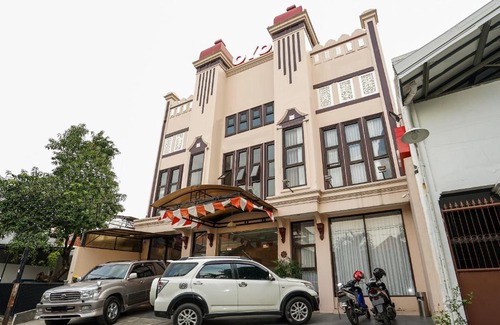 Darmo Hotel | OYO 240 Audah Sevana Syariah Hotel