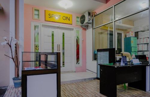 Blitar Hotel | OYO 2417 Melati Residence
