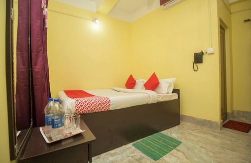 Malda Hotel | OYO 27701 Hotel Kshounish Residency