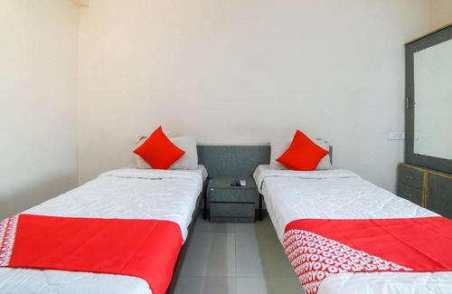 Ambav Hotel | OYO 69652 Om Restaurant And Guest House