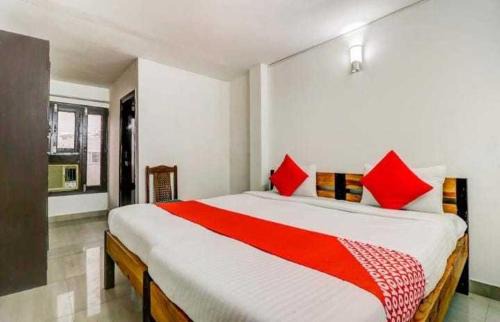 Aonla Hotel | OYO 82147 White Palace