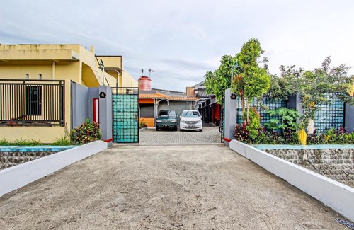 Cilacap Hotel | OYO 92296 Amole Paviliun Syariah
