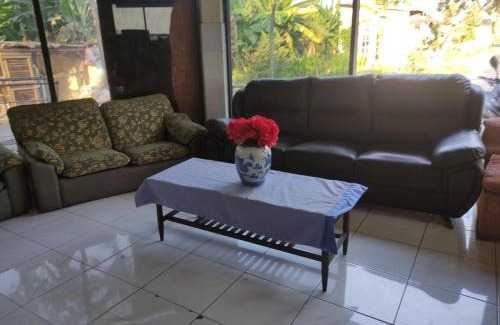Gresik Hotel | OYO 93159 Homestay Sehat