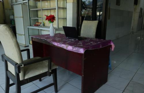 Gresik Hotel | OYO 93159 Homestay Sehat