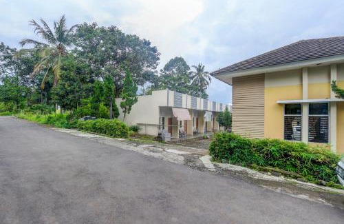 Ambarawa Hotel | OYO Life 90159 Puri Asoka Guest House