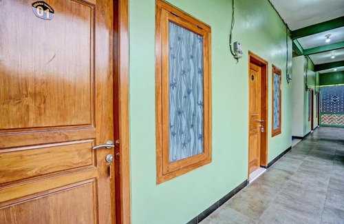 Madiun Hotel | OYO Life 92043 Kost Barokah Syariah Madiun