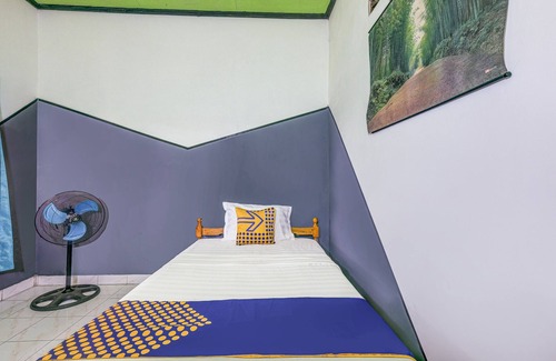 Rembang Hotel | OYO Life 92184 Mr Brown Homestay