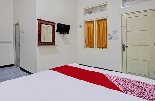 Tuban Sub-District Hotel | OYO Life 92773 Griya Trubus Syariah