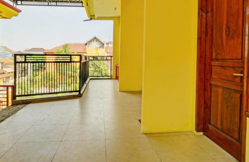 Lamongan Hotel | OYO Life 93036 Eddy Homestay Syariah