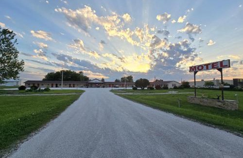 Eagle Grove Hotel | OYO Sandman Inn