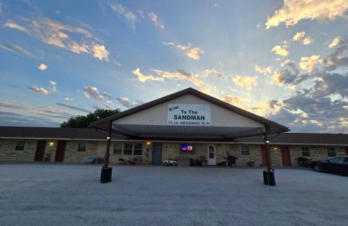 Eagle Grove Hotel | OYO Sandman Inn