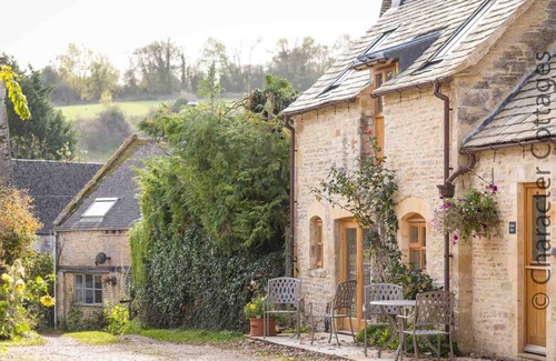 Bourton Cottage | OYSTER BARN, pet friendly, character holiday cottage in Naunton