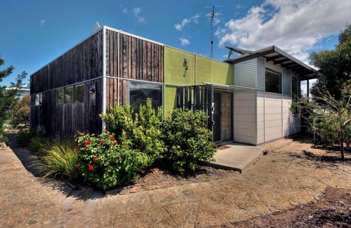 Coles Bay House | Oystercatcher ~ On the banks of the lagoon