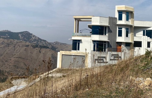 Murree House | OZBAN Villa Master Suite for a family of 4