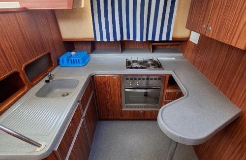 Chenille-Change Boat Rental | Péniche vintage à quai pour 7 pers avec espace extérieur privé à Chenillé-Changé - API-1-46-22