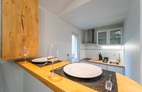 Rosny-sous-Bois Apartment | P'tit Van Gogh - Studio Apartment, Sleeps 3