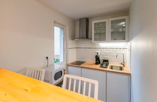 Rosny-sous-Bois Apartment | P'tit Van Gogh - Studio Apartment, Sleeps 3