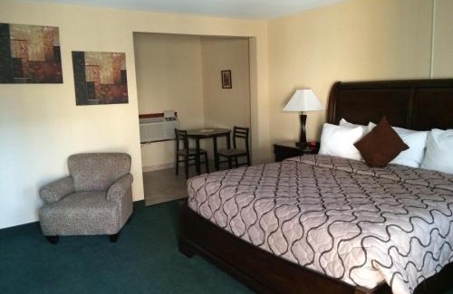 Delaware Hotel | Pacer Inn & Suites Motel