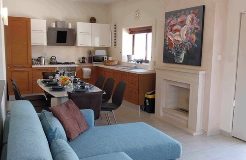 Paceville Apartment | Paceville Luxury Holiday Maisonette sleeps 9, top nightlife and beachdays.