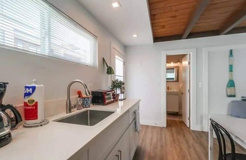 North Pacific Beach Apartment | Pacific Beach Studio Short Walk to Ocean