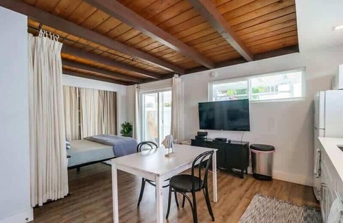 North Pacific Beach Apartment | Pacific Beach Studio Short Walk to Ocean