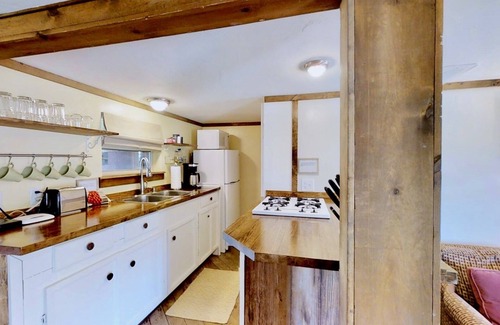 Spanish Valley Cabin | Pack Creek ~ Creekside East | 1 Bed, 1 Bath