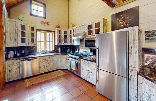 Spanish Valley Cabin | Pack Creek ~ Gate House : Beautiful Fully Renovated Cabin. Copper Soaking Tub. High-End Kitchen