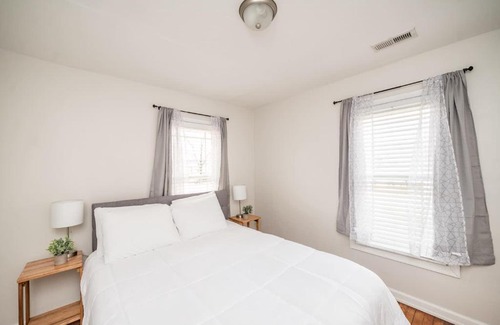 Lynchburg House | Page's Farmhouse- Walking distance to Downtown