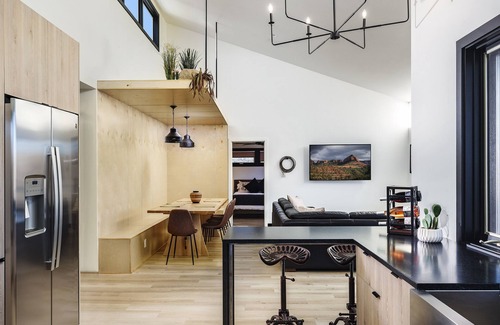 Cornville House | Page Springs wine harvest haven - creek colors, cedar hot tub stars, secret bookshelf, pure autumn
