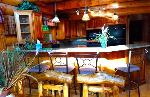 Harpers Ferry Cabin | Paint Creek Lodge w/Hot Tub & Swimming Pond. 5 Bedroom Cabin