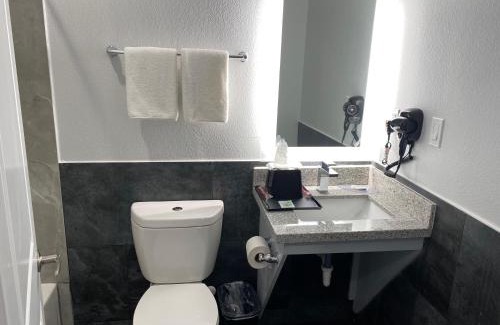 Barrett Hotel | Palace Inn Crosby