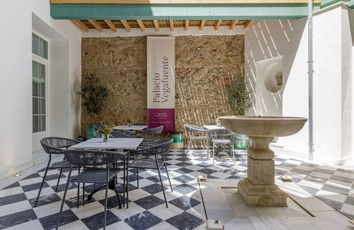 La Goleta Apartment | Palacio Vegafuente 0.2