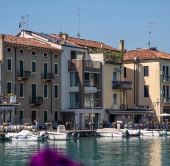 Peschiera del Garda City Centre Apartment | Palazzo Cordigero - Apartments