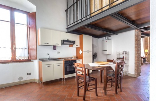 Massa Marittima Apartment | Palazzo Malfatti - Appartamento deluxe con vista Piazza Garibaldi