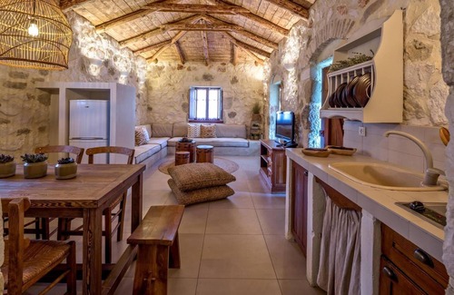 Neromilos House | Paliokaliva Village
