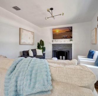 Arlington Park House | Palm Haven Heated pool and patio near downtown