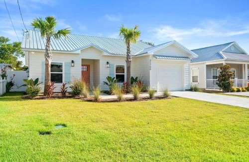 Riviera Beach House | Palm Paradise