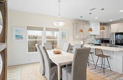 Riviera Beach House | Palm Paradise