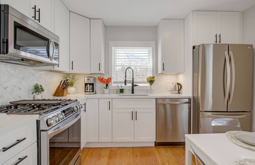 Princeton Condo | Palmer Square 2BR w/Parking