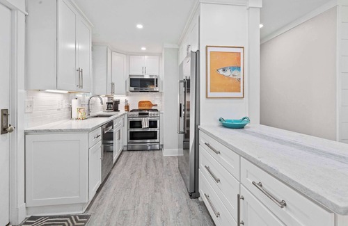 Isle of Palms House | Palms of Hart- 2 Blocks from Beach, Dog Friendly