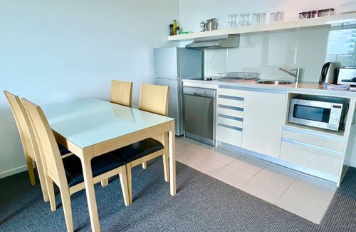 Darwin City Centre Apartment | Pandanas Apt 8 (18th fl, Sunrise & Harbour Views)