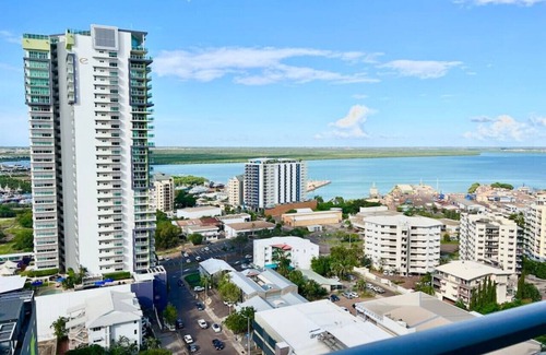 Darwin City Centre Apartment | Pandanas Apt 8 (18th fl, Sunrise & Harbour Views)
