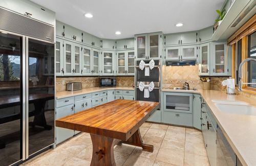 Stanley Hills House | Panorama Vacation Home by Estes Park Homes by RedAwning