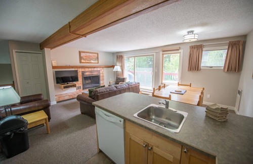 East Kootenay Resort | Panorama Vacation Retreat at Horsethief Lodge