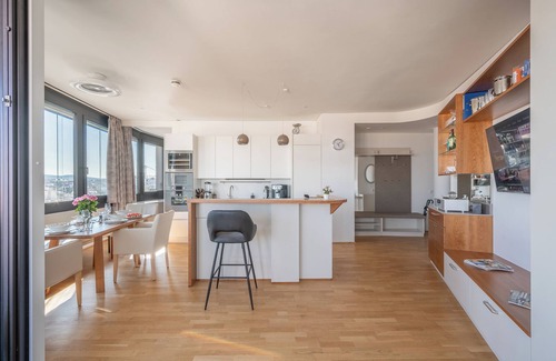 Altlerchenfeld Apartment | Panoramasuite mit Fernblick Über Wien