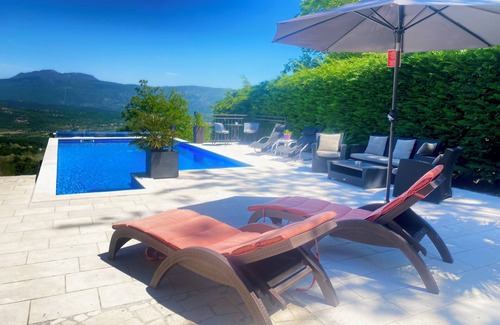 Pican House | Panoramic holiday house with pool