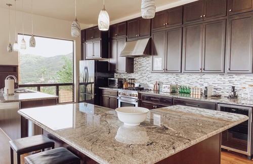 Kaneohe Bed & Breakfast | Panoramic Ocean & Mountain Views -we have full availability please message