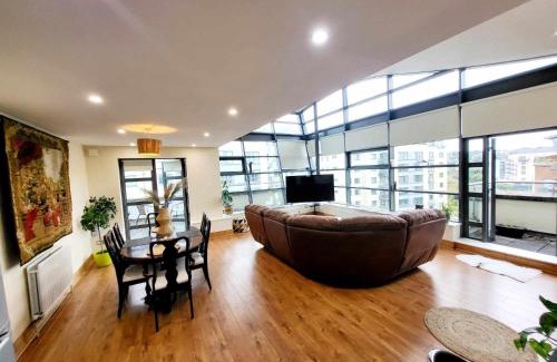 Blackrock Apartment | Panoramic Two-bedroom Penthouse
