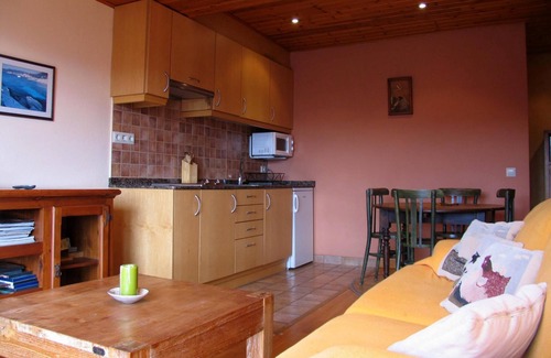 Calbinya Cottage | Panoramic views. In a small village in the Pyrenees. Private barbecue.