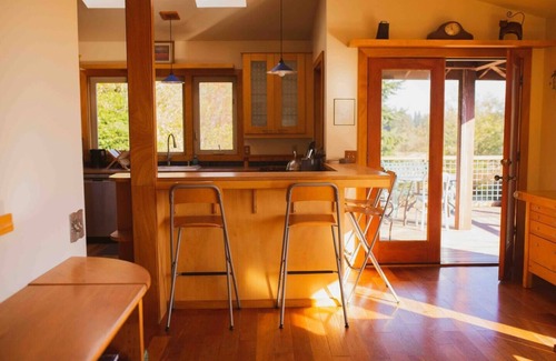 Lummi Island House | Panoramic Views of Islands/Sea!